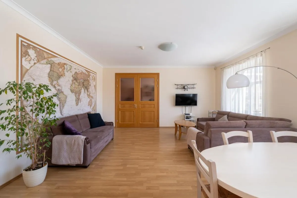 Image 4 of Large 3BR Apartment with Balcony 5 min to Old Town by Tram