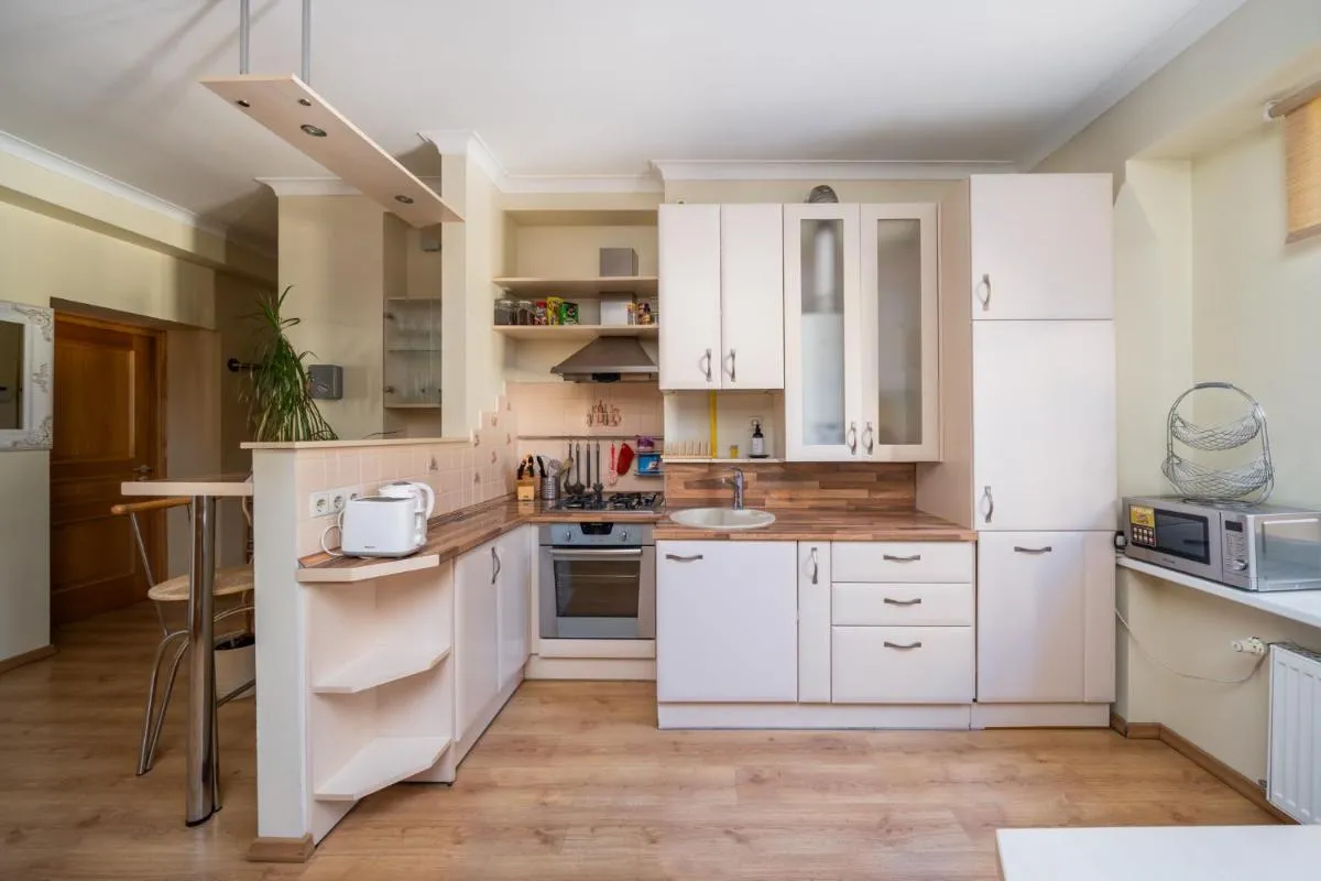 Image 3 of Large 3BR Apartment with Balcony 5 min to Old Town by Tram