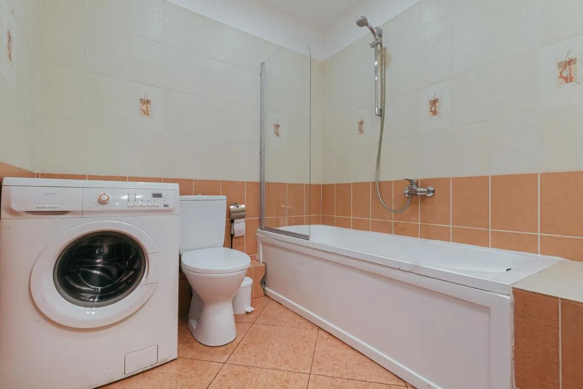 Image 2 of Modern Flat near City Center with Parking, Smart TV & Wi-Fi