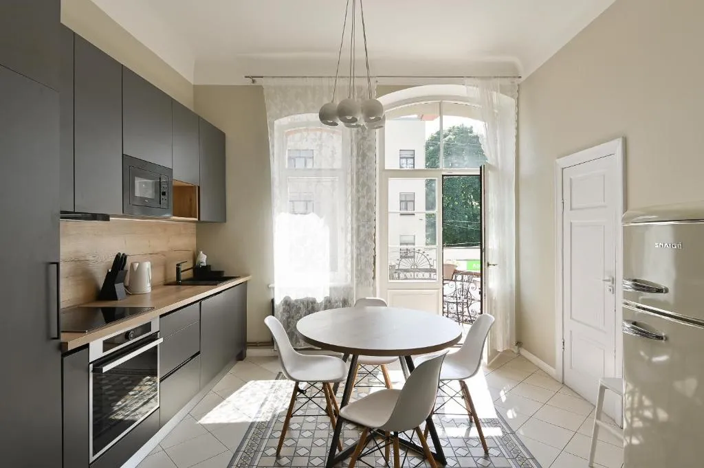 Image of Modern apartment in historical building with car parking!