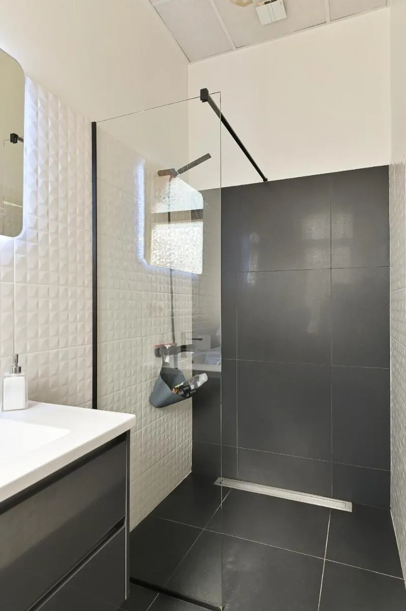 Image 3 of Modern apartment in historical building with car parking!