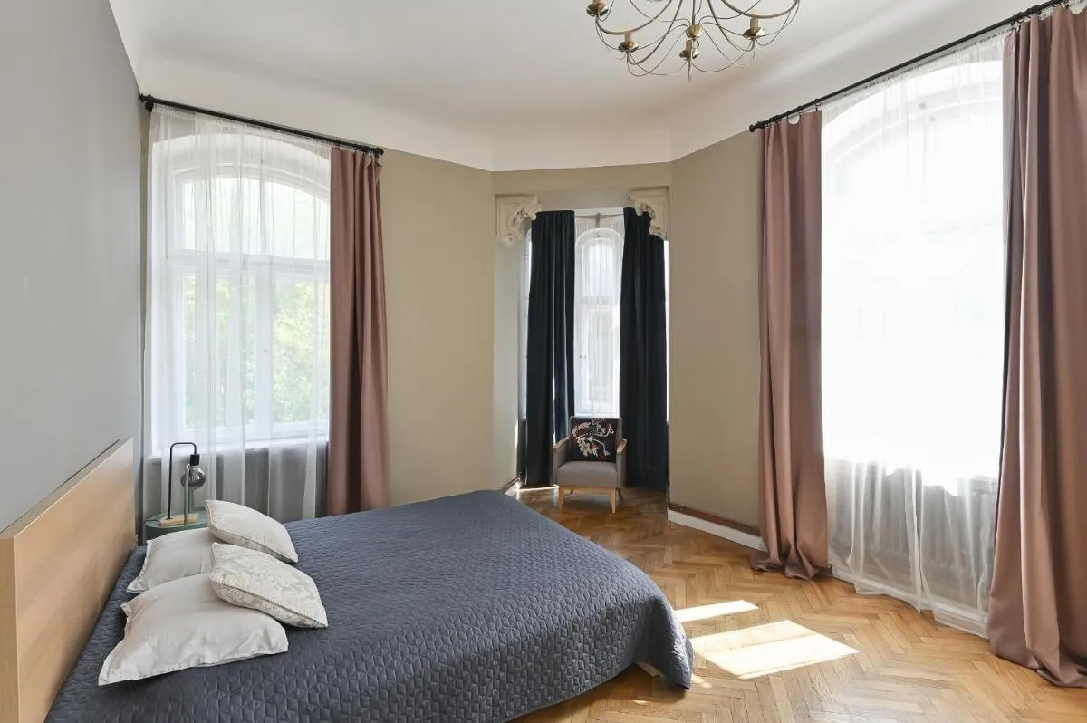 Image 6 of Modern apartment in historical building with car parking!