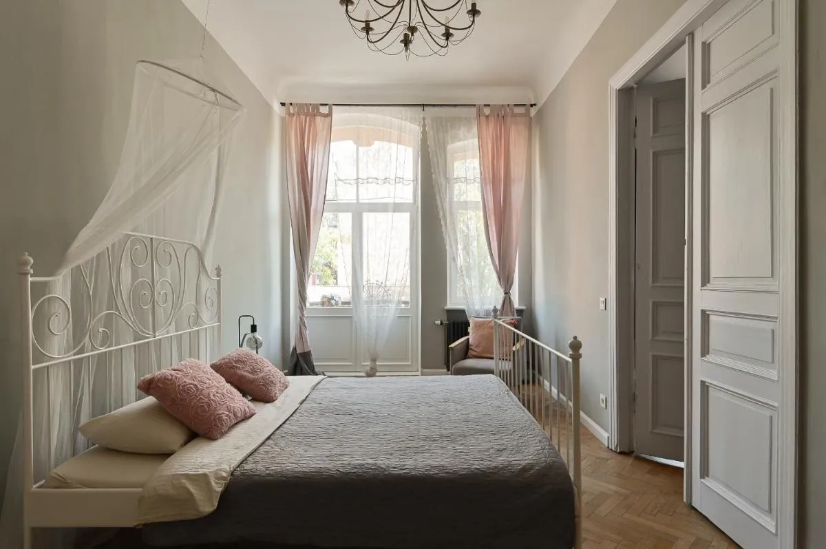 Image 1 of Modern apartment in historical building with car parking!