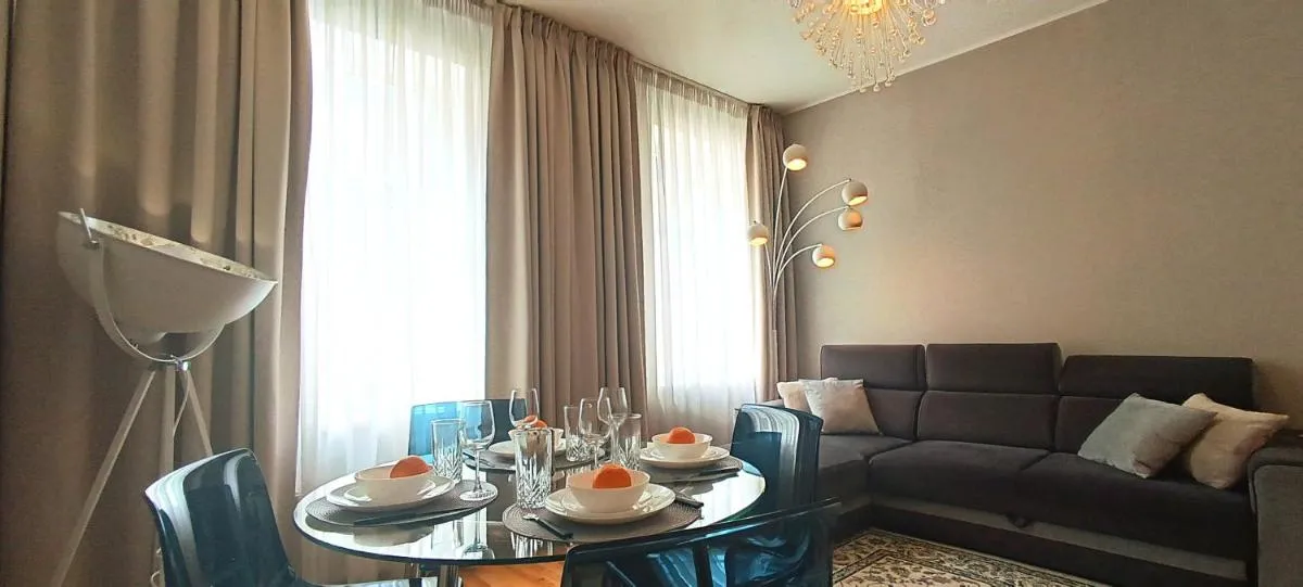 Image 4 of Old Town 2 Bedroom Apartment near Dome Square & Scenic Waterfront