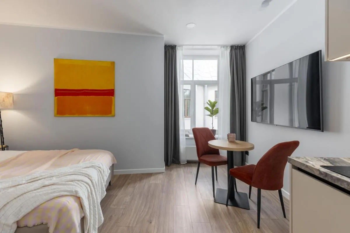 Image 5 of Perfectly Located Old Town Studio