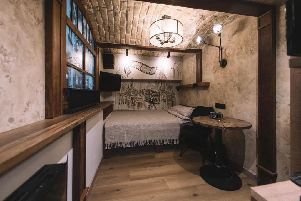Image of Photographer Rudolf’s Studio – ground floor with separate entrance
