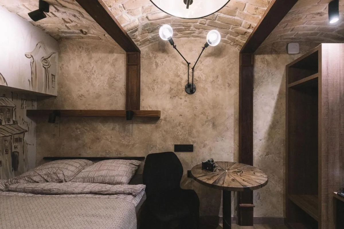Image 1 of Photographer Rudolf’s Studio – ground floor with separate entrance