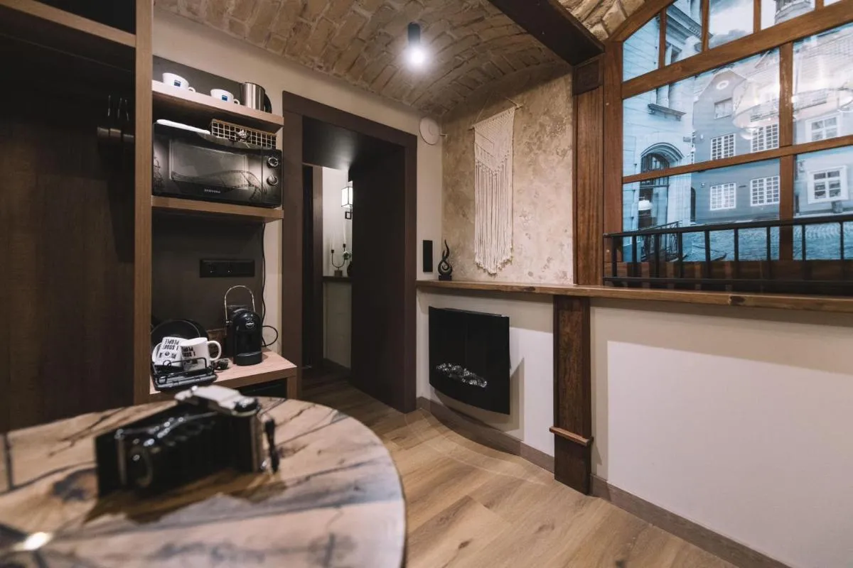 Image 4 of Photographer Rudolf’s Studio – ground floor with separate entrance