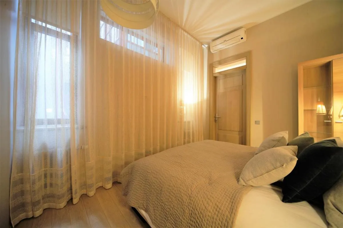 Image 6 of Quiet Old Town Apartment with Elevator Access