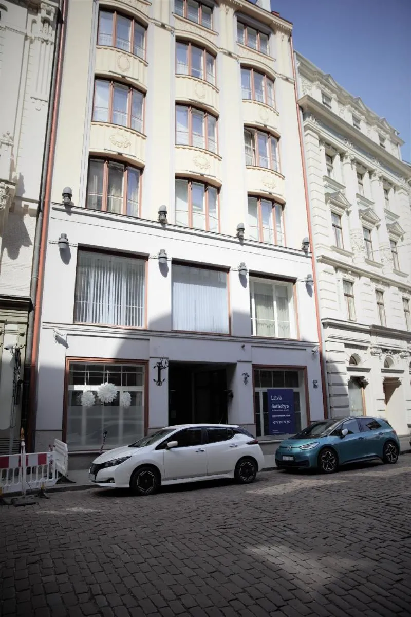 Image 5 of Quiet Old Town Apartment with Elevator Access