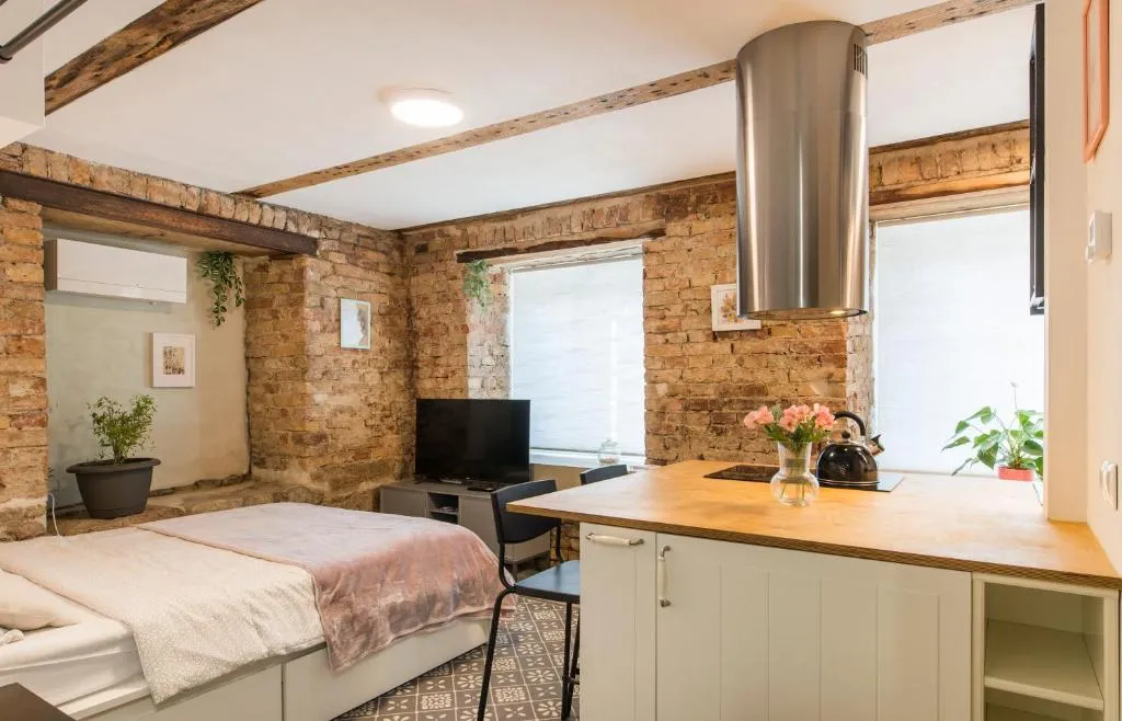Image of Quiet center studio with private parking