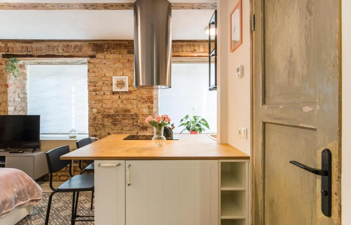 Image 1 of Quiet center studio with private parking
