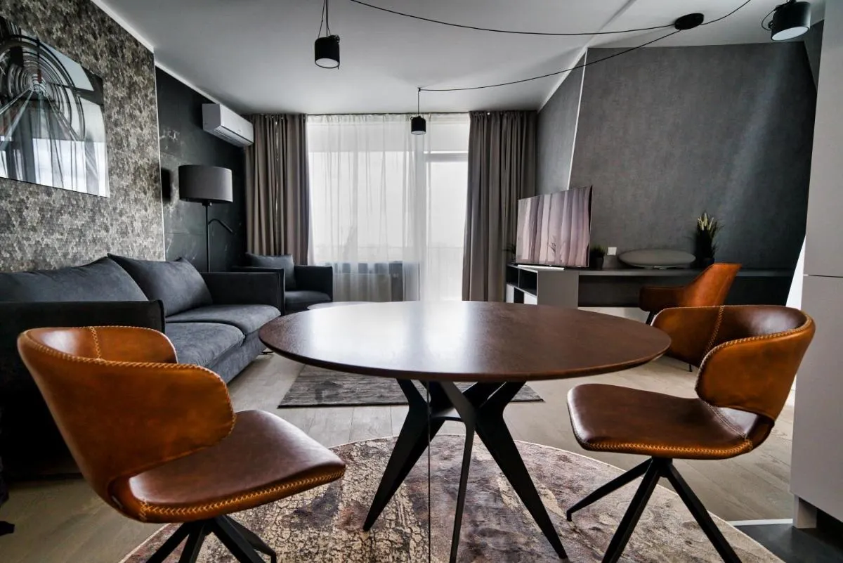 Image 6 of Scan QR code for apartment video tour – free parking, gym access, air conditioning, kitchen and more in central Riga
