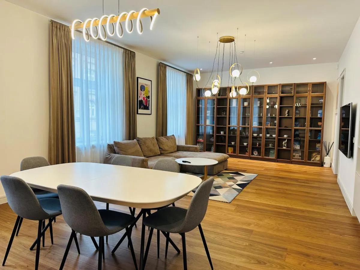 Image 2 of Spacious modern and central flat