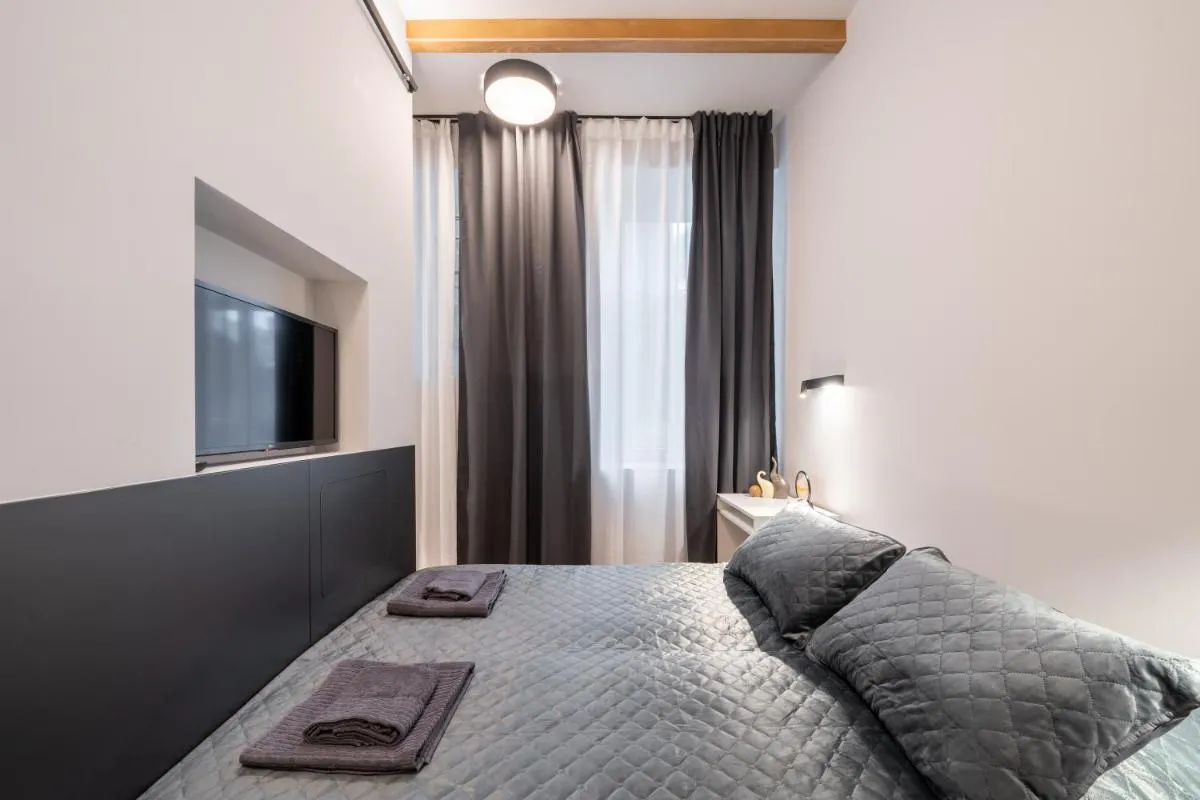 Image 6 of Stylish family 1 BR with working desk by Park and Top Restaurants