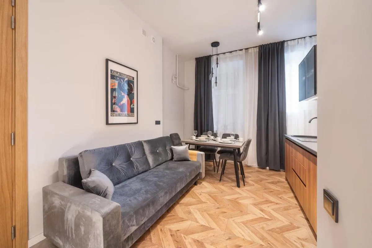 Image 4 of Stylish family 1 BR with working desk by Park and Top Restaurants