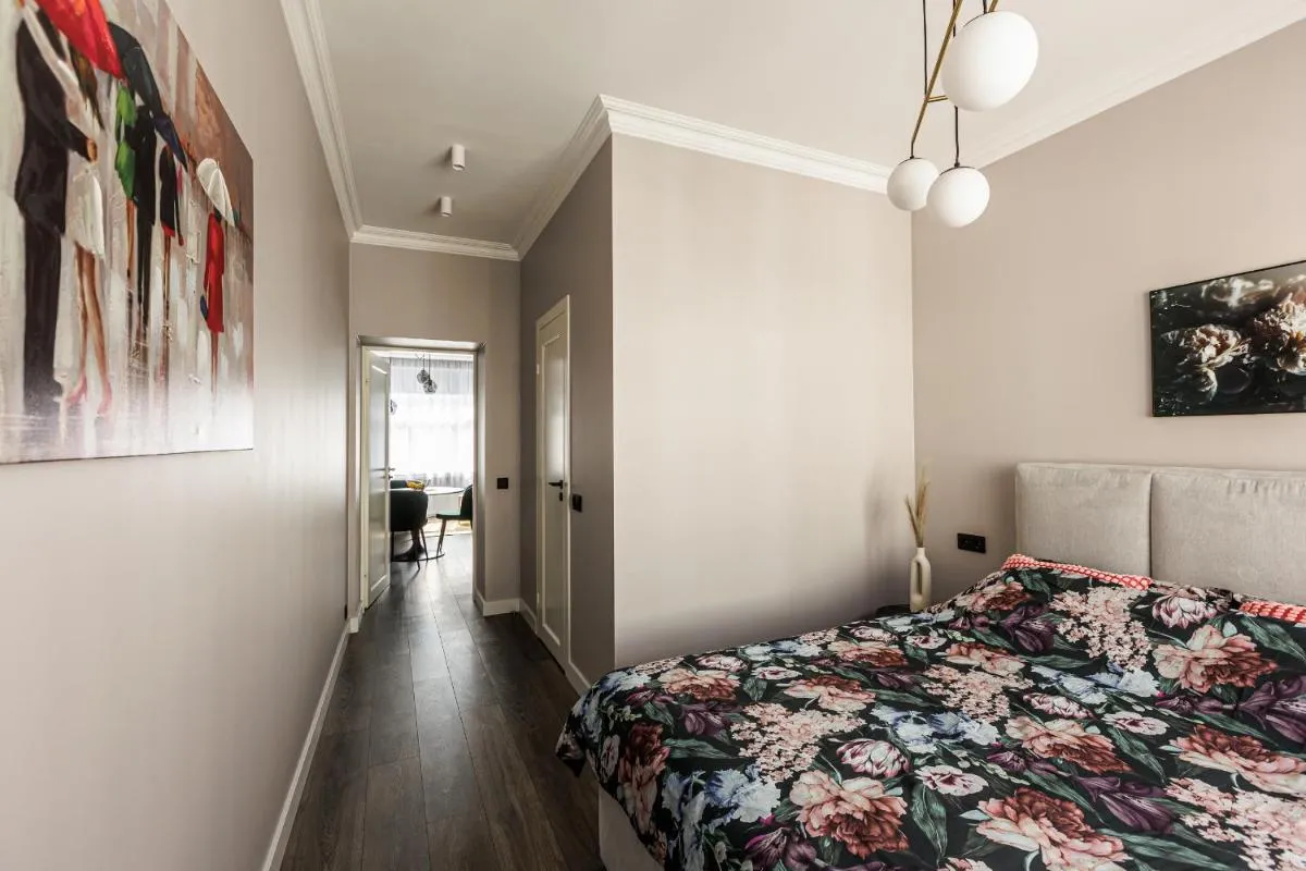 Image 5 of Velvet Apartment