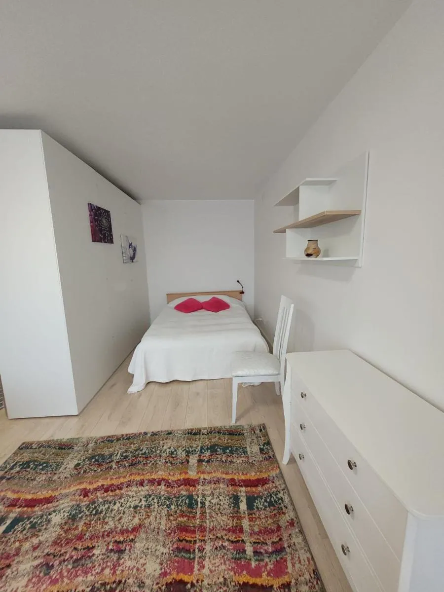 Image 4 of WHITE APARTMENTS free parking self check-inn